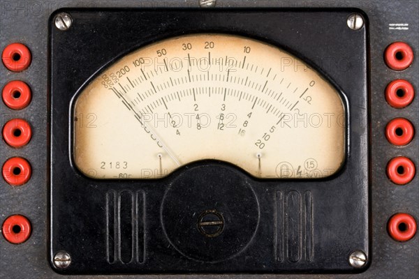 Vintage analog scale of a measurment device close up