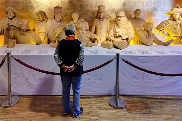 Historical human-sized figures made of marzipan