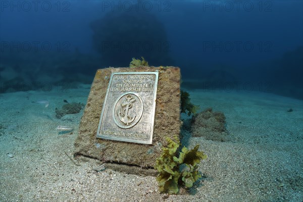 Commemorative plaque to naval battle in the Spanish-American War with the inscription: A los marinos caidos en combate 3de Julio