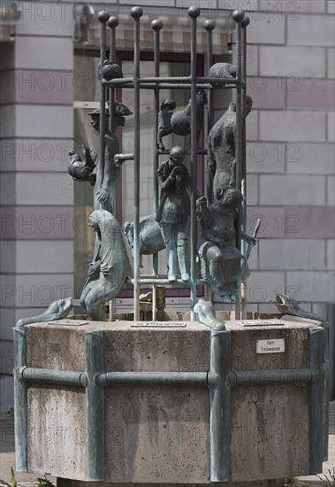 Fountain with fountain figures