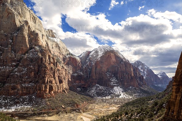 Angels landing lookout in Zion