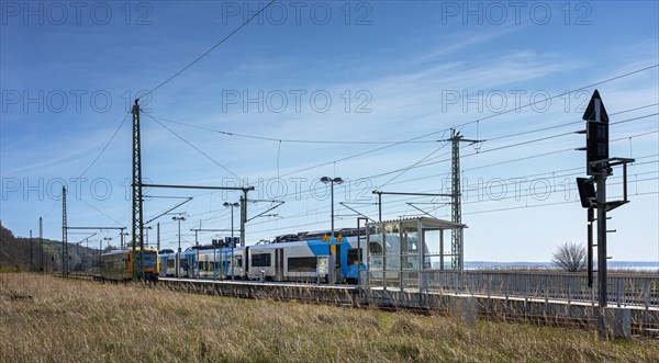 Lietzow railway station and platform