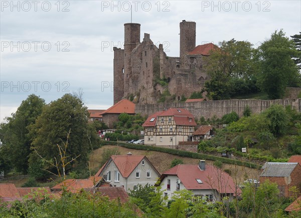 The Hanstein castle ruins above the village of Rimbach