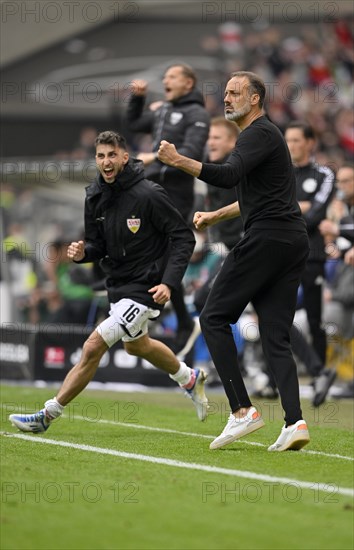 Goal celebration Coach Pellegrino Matarazzo VfB Stuttgart