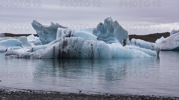 Icebergs in the bay of Yoekulsarlon