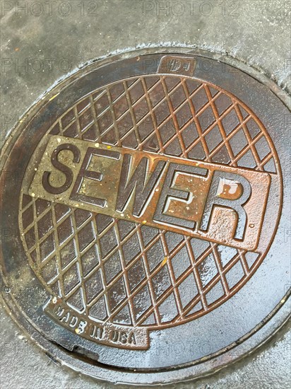 Industrial wet sewer street drain cover