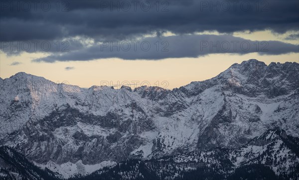 Right Dreitorspitze and Wettersteinwand