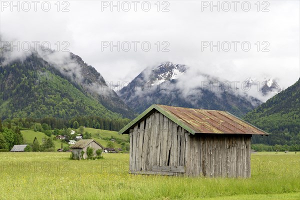 View from the Loretto meadows to cloud-covered mountains