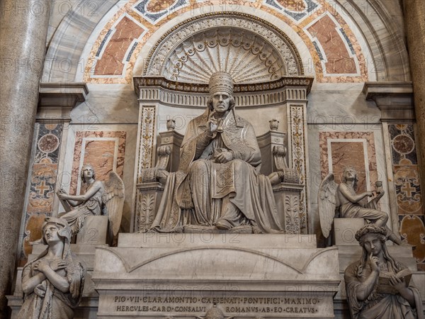 Grabmonument von Papst Pius VII. Petersdom