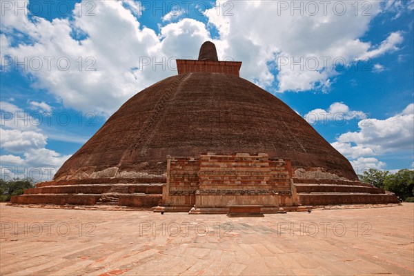 Jetavaranama dagoba stupa Anuradhapura