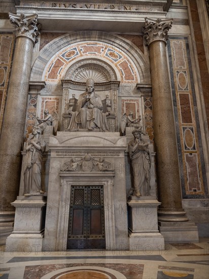 Grabmonument von Papst Pius VII. Petersdom