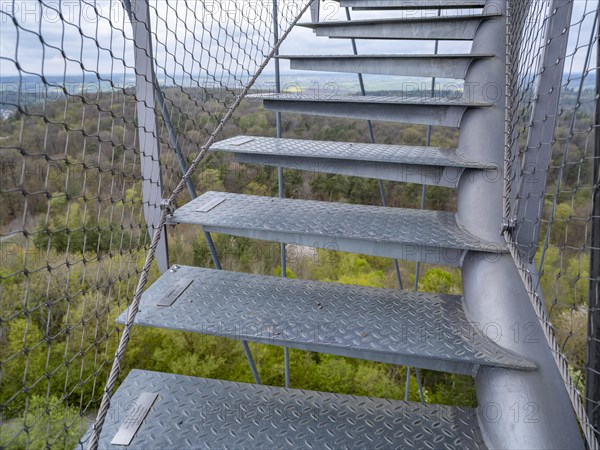 Treppe mit Metallstufen am Schoenbuchturm im Naturpark Schoenbuch bei Herrenberg