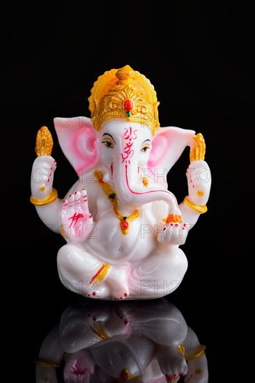 Ganesha statue isolated on black background with reflection