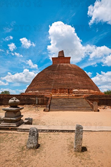 Jetavaranama dagoba stupa Anuradhapura