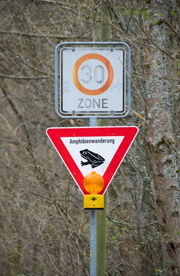 Sign Amphibian migration speed 30