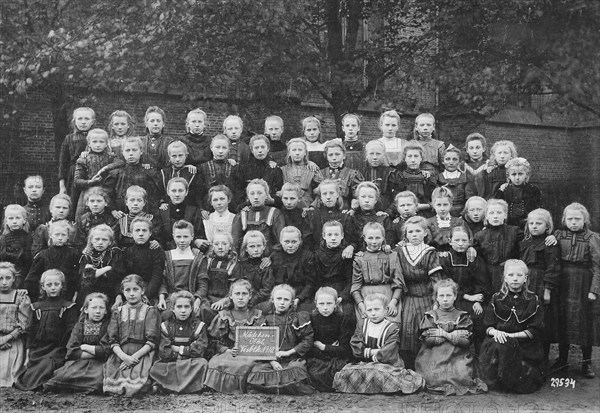 Class photo of a girl's class