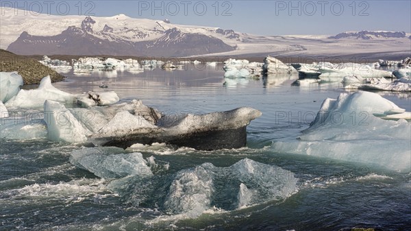 Icebergs in the bay of Yoekulsarlon