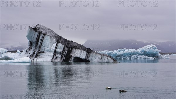 Icebergs in the bay of Yoekulsarlon