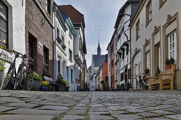 Tiefstrasse with the tower of the Paterskirche