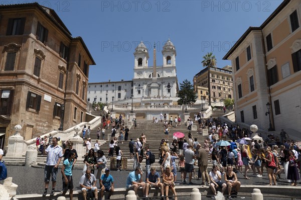 Spanische Treppe und die Kirche Santissima Trinita dei Monti