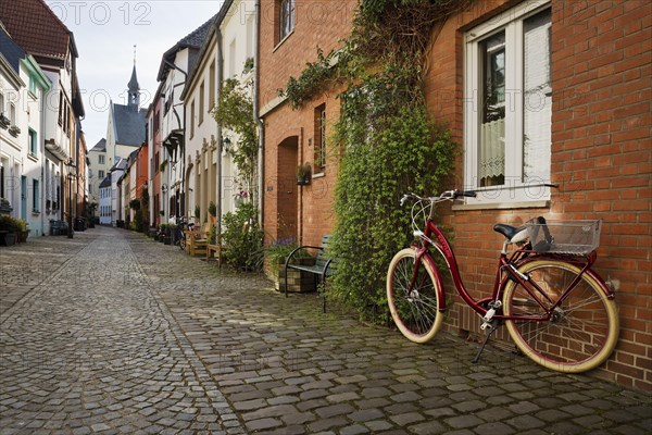 Tiefstrasse with the tower of the Paterskirche