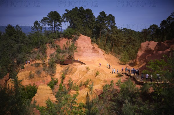 Tourists on the ochre trail