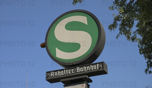 Sign at Anhalter Bahnhof S-Bahn station