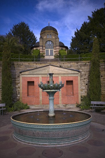 Brunnen und Pavillon Belvedere im maurischen Stil