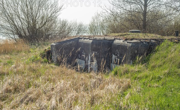 Concrete bunker in a more than 500 km long defensive line with 1063 concrete bunkers along the Scanian coast built during WW2 in 1939-1940. Now sealed. Hoerte