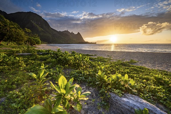 Tunnels Beach mit Blick auf Haena State Park