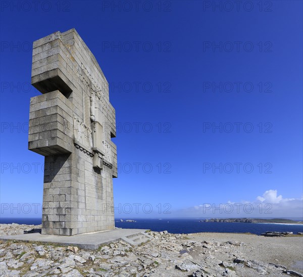 View from the Monument Aux Bretons at the Pointe de Pen Hir to the Pointe de Toulinguet near Camaret-sur-Mer on the Crozon Peninsula