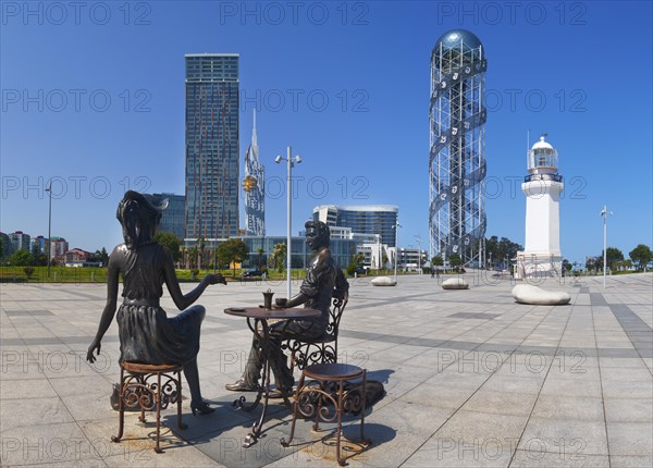 Skulptur mit Alphabet Turm im Miracle Park