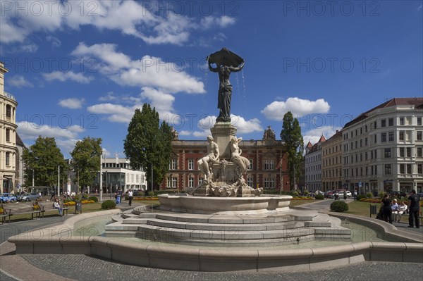 Postplatz mit den Brunnen Muschelminna