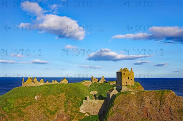 Burgruine des Dunnottar Castle auf einer Klippe