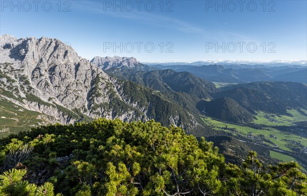 View of mountain landscape with peak Westliches Geiselhorn