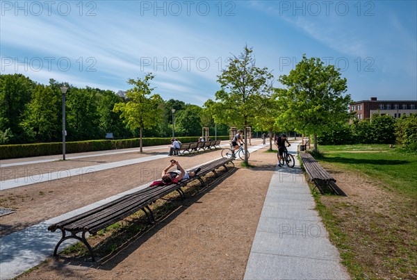 Promenade on the banks of the Spree near Bellevue Palace