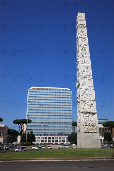Piazza Guglielmo Marconi und Stele Obelisco di Marconi und Gebaeude der Unogas Energia Spa