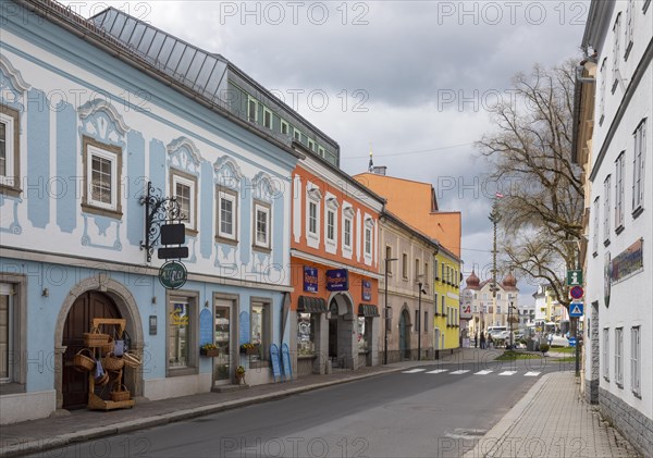 Linzerstrasse with main square and town hall