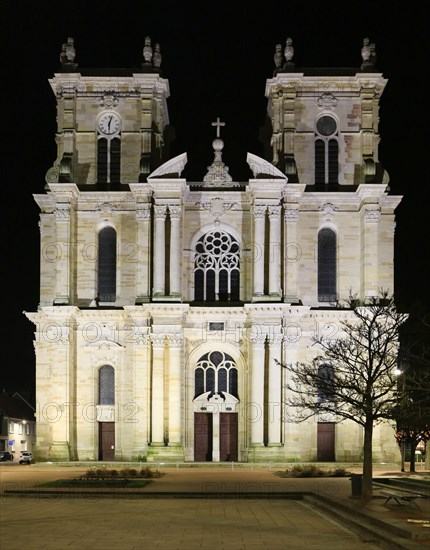 Main facade baroque collegiate church Eglise Notre Dame at night