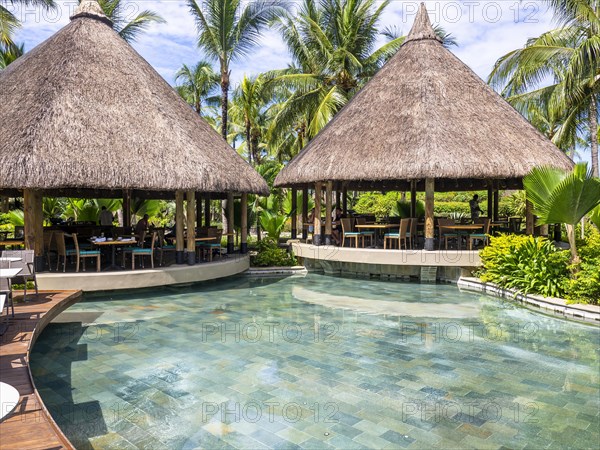 Luxushotel La Pirogue Resort & Spa mit tropische Hotelanlage