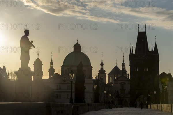 Karlsbruecke zum Sonnenaufgang