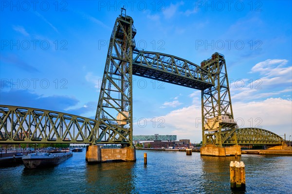 De Hef or Koningshavenbrug
