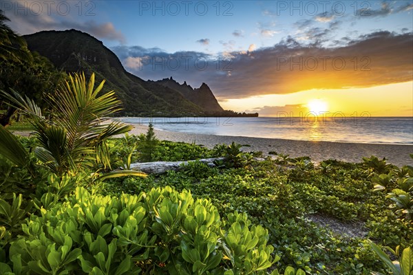 Tunnels Beach mit Blick auf Haena State Park