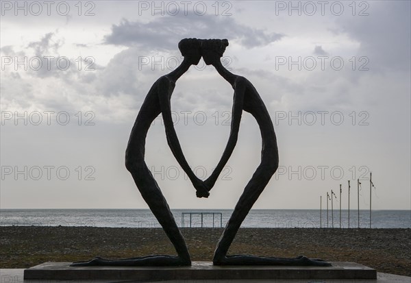 Skulptur First Love von Irakli Tsuladze an der Promenade