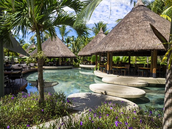 Luxushotel La Pirogue Resort & Spa mit tropische Hotelanlage