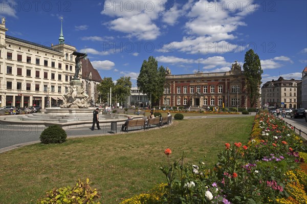 Postplatz mit den Brunnen Muschelminna