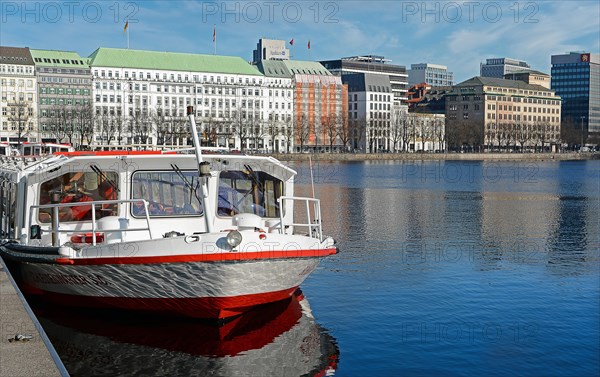 Alsterdampfer auf der Binnenalster