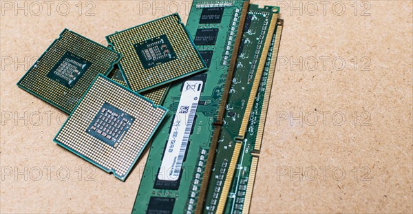 RAM memories with computer microprocessors isolated