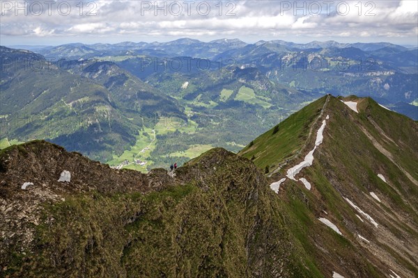 Ridge hiking trail Fellhorngrat between Fellhorn summit and Soellerkopf