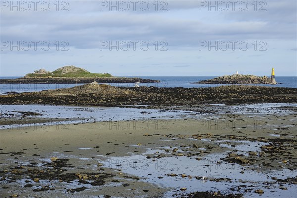 Lighthouse Ar-Chaden in the Canal de l'Ile de Bartz in front of Roscoff